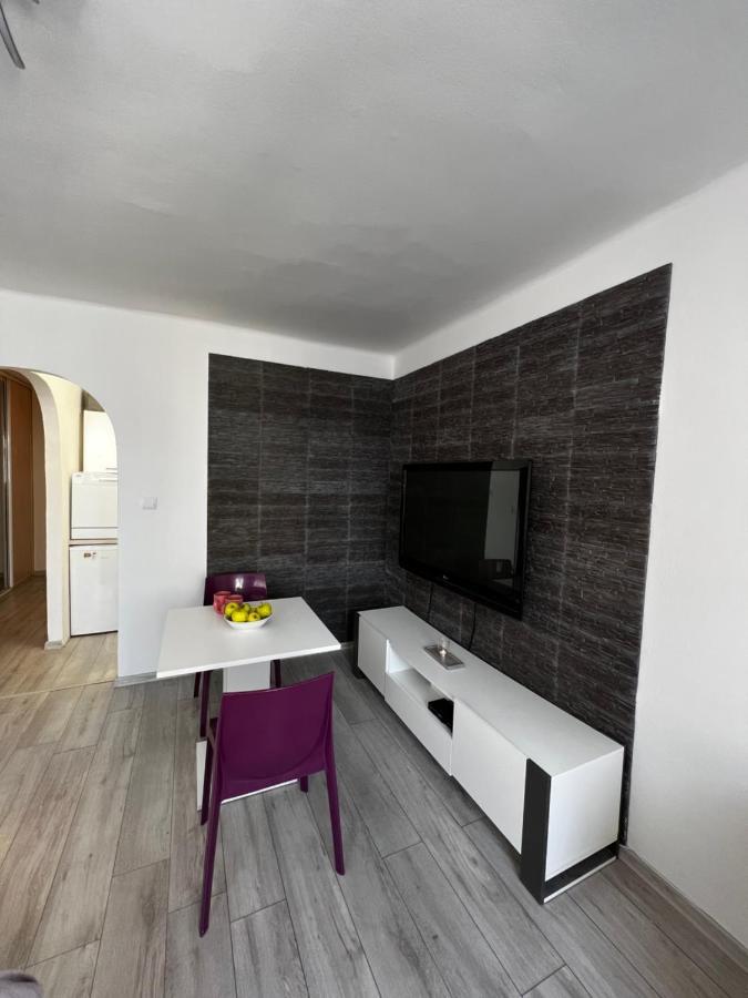 I&t V Srdci Broumova Apartment